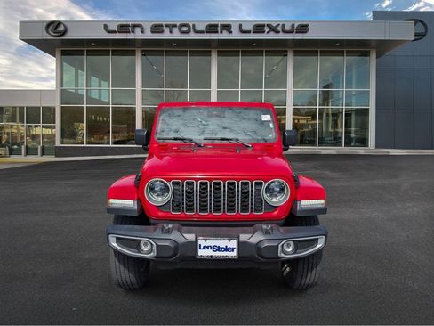 Used 2025 Jeep Wrangler Sahara AWD/4WD image 8