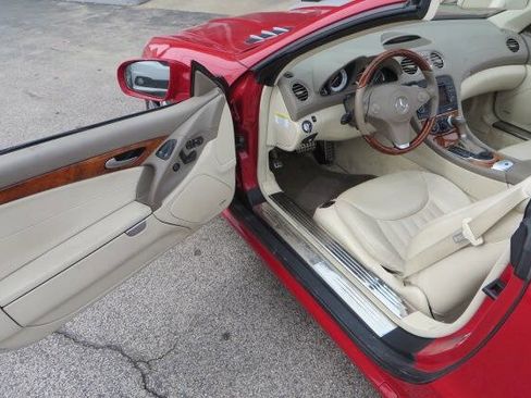 Used 2012 Mercedes-Benz SL 550 image 8