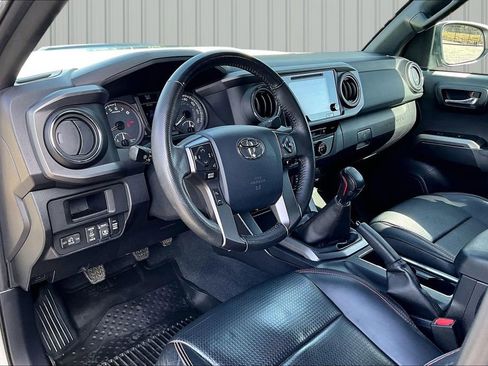 Used 2017 Toyota Tacoma TRD Pro image 4