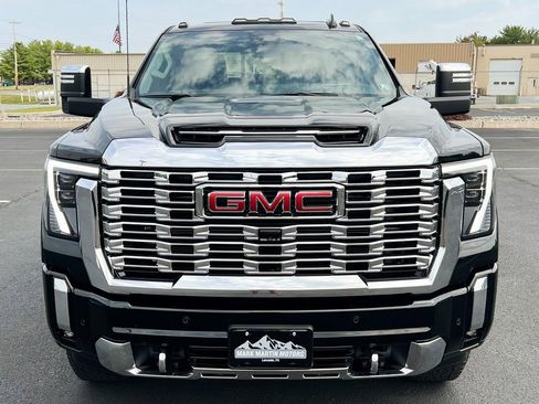 Used 2024 GMC Sierra 2500 Denali w/ Denali Reserve Package image 16
