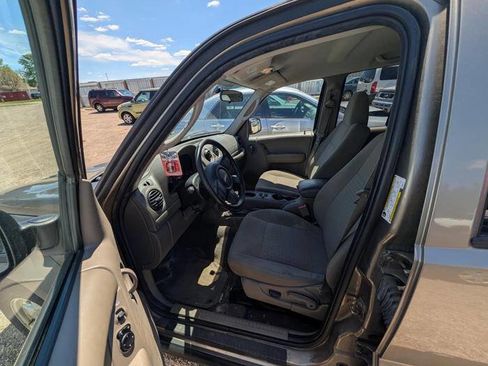 Used 2007 Jeep Liberty Sport AWD/4WD image 21