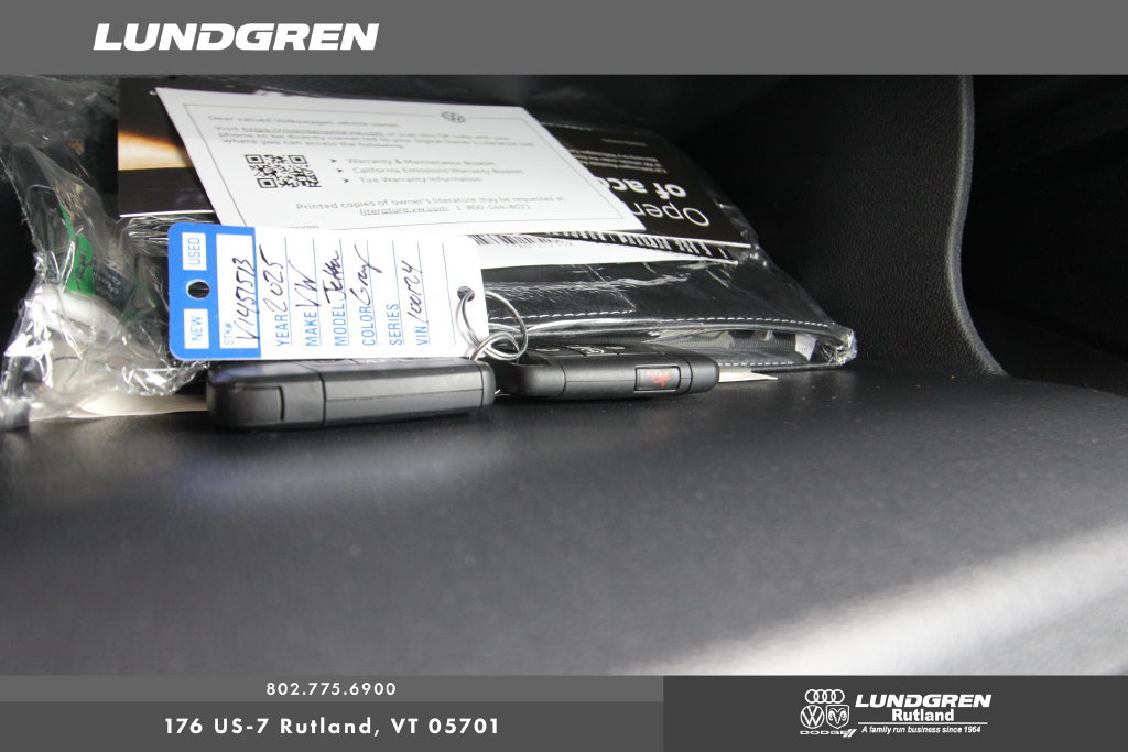 Used 2025 Volkswagen Jetta SE FWD image 41