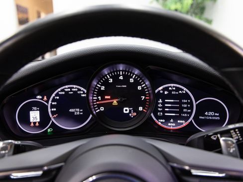Used 2021 Porsche Panamera image 17