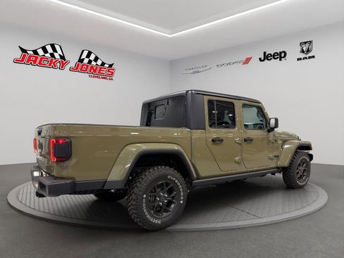 New 2025 Jeep Gladiator Willys image 9