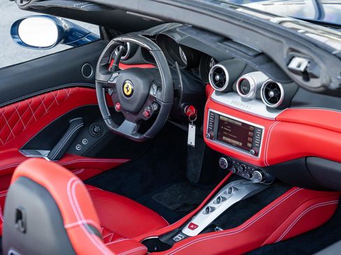 Used 2016 Ferrari California T image 22
