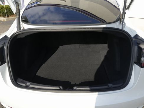 Used 2023 Tesla Model 3 Standard Range image 15