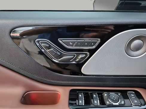 Used 2026 Lincoln Aviator Reserve w/ Luxury Package image 27