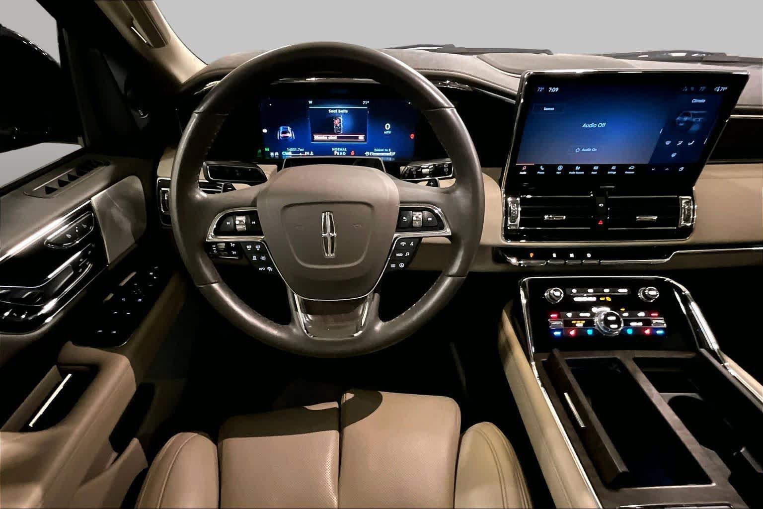 Used 2022 Lincoln Navigator Reserve AWD/4WD image 6
