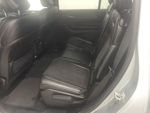 Used 2024 Jeep Grand Cherokee L Laredo image 11