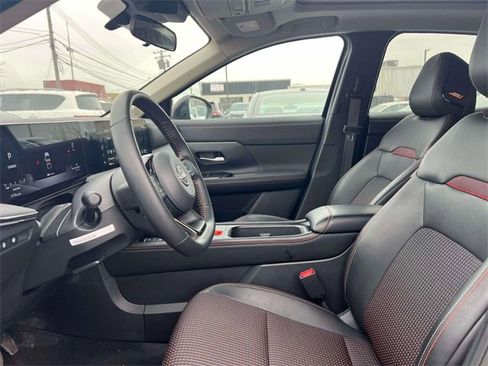 Used 2025 Nissan Kicks SR w/ SR Premium Package image 14