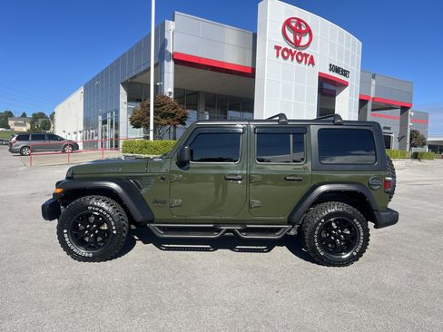 Used 2021 Jeep Wrangler Unlimited Willys image 8