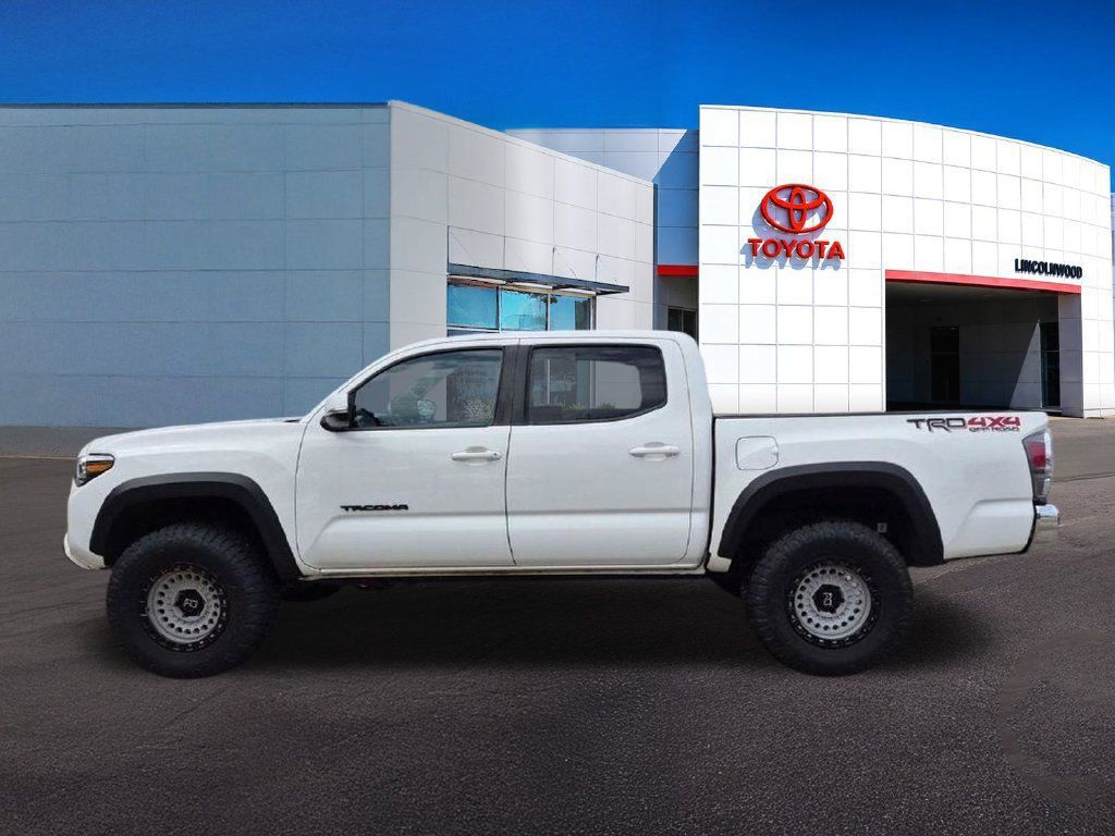 Used 2023 Toyota Tacoma TRD Off-Road w/ Black Out Package (TMS) AWD/4WD image 12