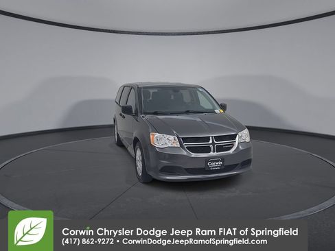 Used 2019 Dodge Grand Caravan SE FWD image 4