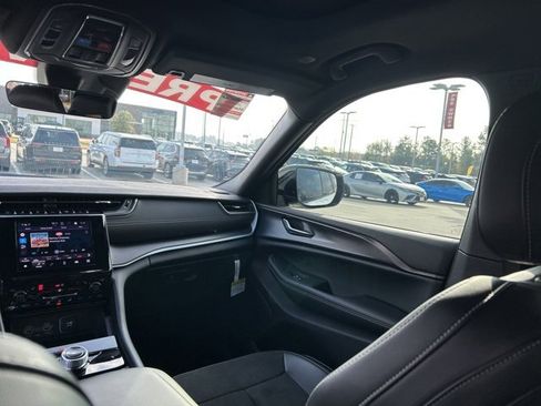 Used 2025 Jeep Grand Cherokee L Altitude image 37