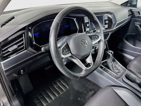 Used 2024 Volkswagen Jetta SE FWD image 9