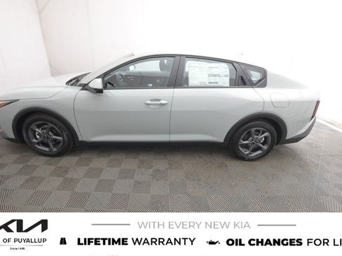New 2025 Kia K4 LXS image 8