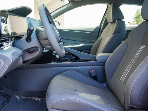 Certified 2025 Hyundai Elantra Hybrid FWD image 19