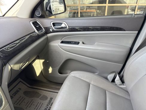 Used 2011 Jeep Grand Cherokee Laredo image 58