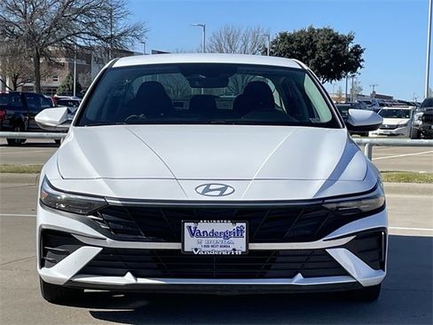 Used 2024 Hyundai Elantra SE image 6