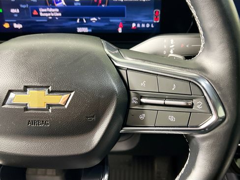 Used 2025 Chevrolet Traverse LT w/ Driver Confidence Package image 19