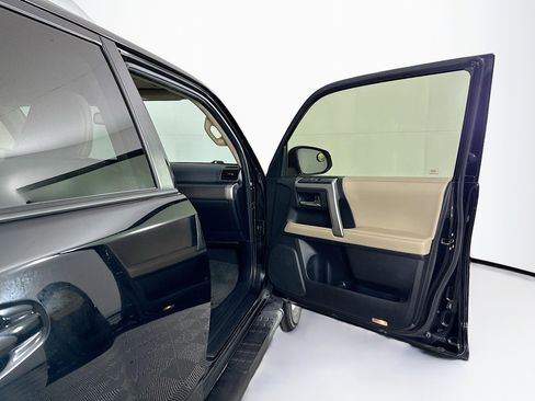 Used 2018 Toyota 4Runner SR5 Premium image 32