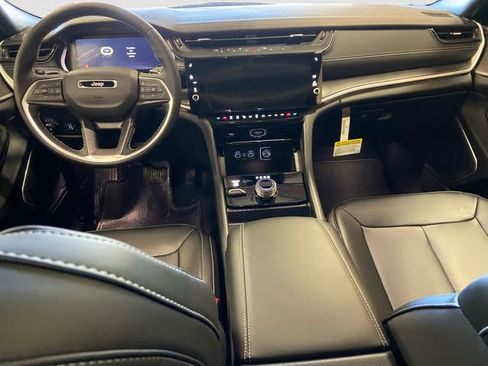 New 2026 Jeep Grand Cherokee Limited AWD/4WD image 11