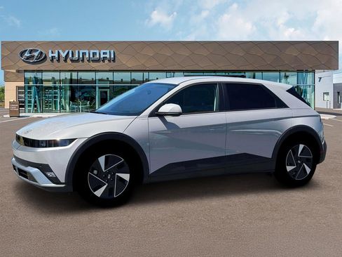 New 2025 Hyundai Ioniq 5 SE image 2