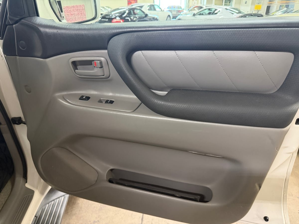 Used 2004 Toyota Land Cruiser AWD/4WD image 22