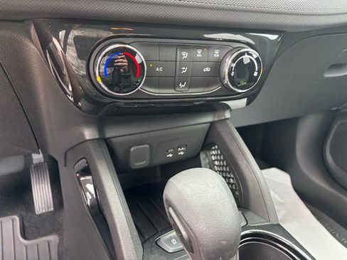 Used 2025 Chevrolet TrailBlazer LT FWD image 18