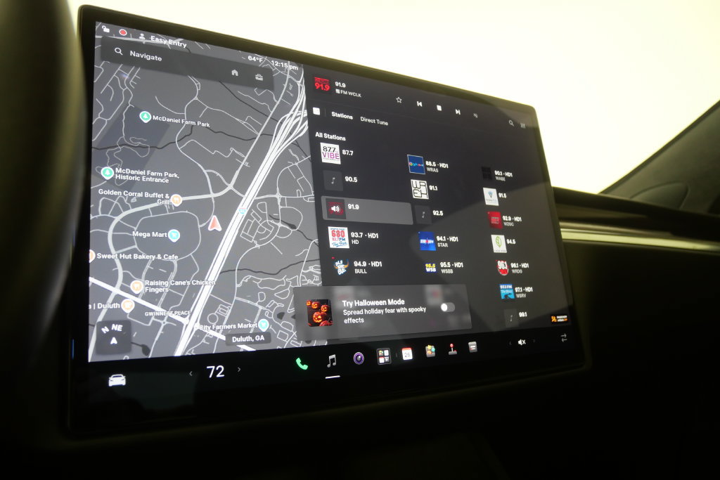 Used 2023 Tesla Model S AWD/4WD image 25