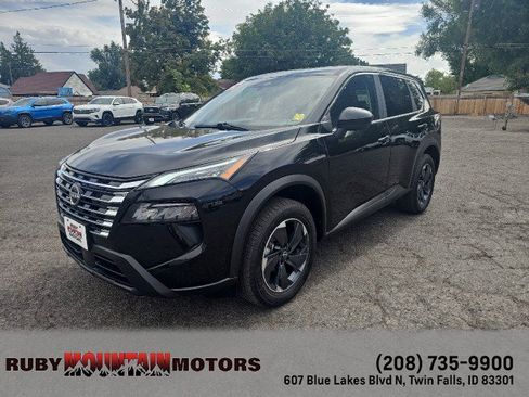 Used 2025 Nissan Rogue SV AWD/4WD image 3