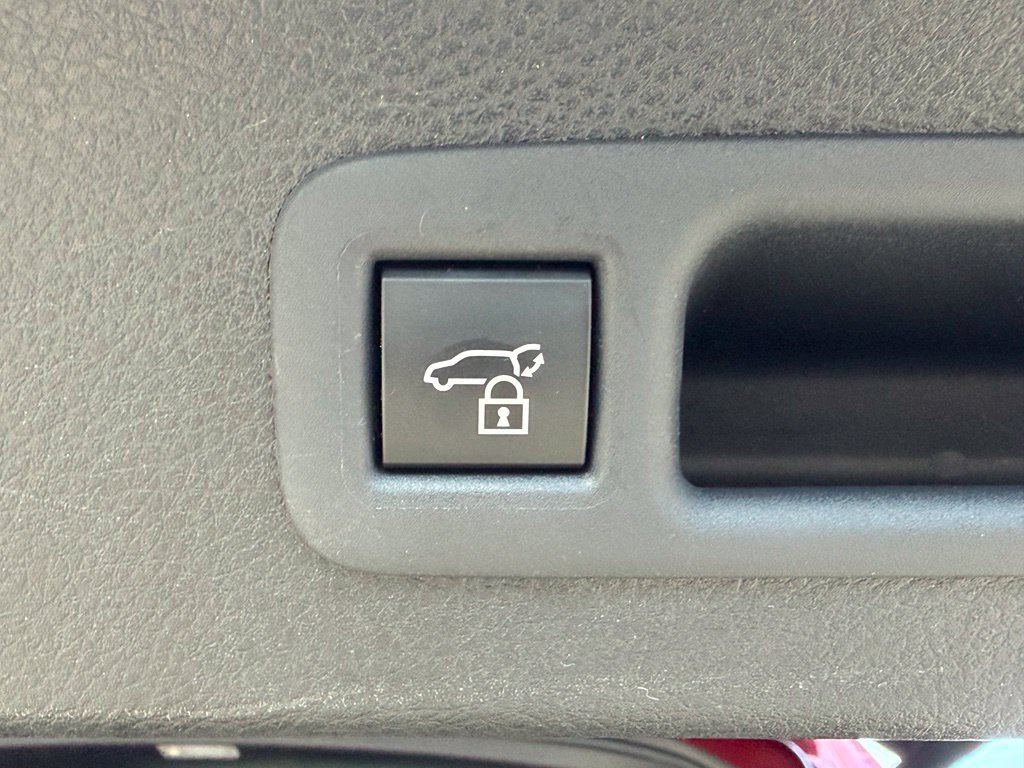 Used 2025 Toyota Sienna XSE w/ XSE Plus Package FWD image 43