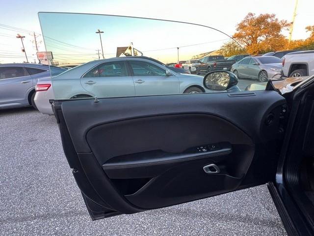 Used 2019 Dodge Challenger SXT w/ Driver Convenience Group RWD image 9