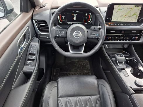 Used 2021 Nissan Rogue Platinum image 11