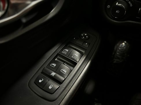 Used 2020 Jeep Cherokee Trailhawk image 26