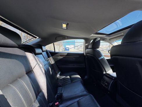 Used 2016 Lexus ES 350 Base 4dr Sedan w/ Luxury Package w/Wood Trim image 16