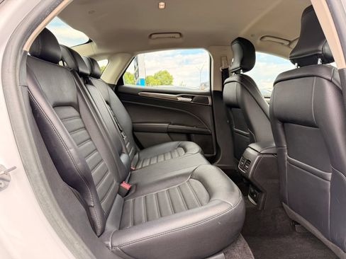Used 2018 Ford Fusion SE w/ Equipment Group 602A FWD image 19