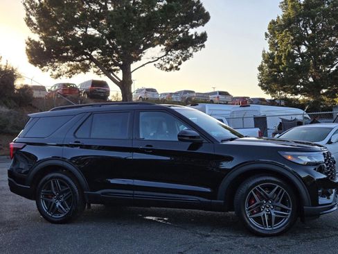 New 2026 Ford Explorer ST w/ Sun And Sound Package image 4