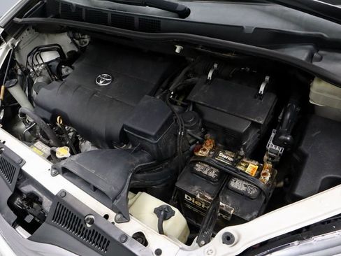 Used 2015 Toyota Sienna XLE Premium image 19