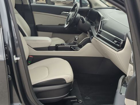 Certified 2023 Kia Sportage EX image 24