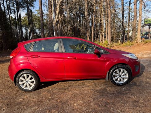 Used 2011 Ford Fiesta SE w/ 202A Rapid Spec Order Code image 2