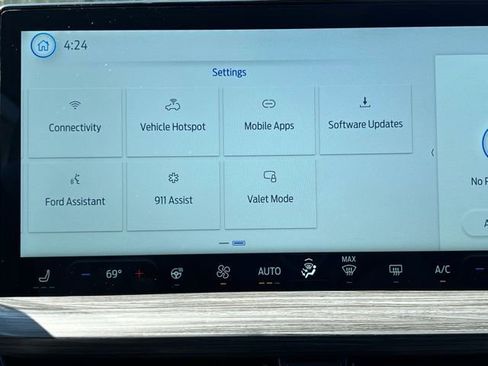 New 2025 Ford Escape SE w/ PHEV Premium Package image 34