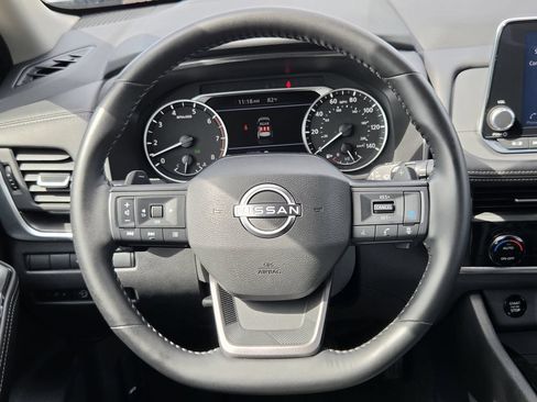 Used 2025 Nissan Rogue SV FWD image 14
