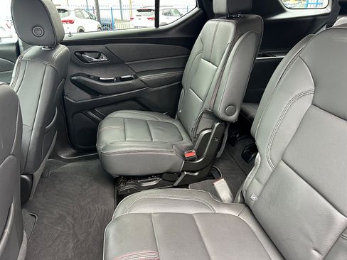 Used 2023 Chevrolet Traverse RS FWD image 25