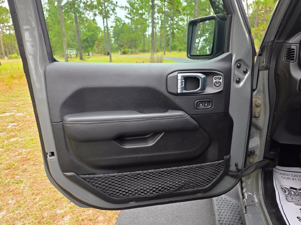 Used 2022 Jeep Wrangler Unlimited Sahara w/ Cold Weather Group AWD/4WD image 12