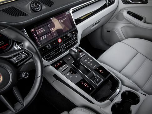 Certified 2025 Porsche Macan GTS AWD/4WD image 30