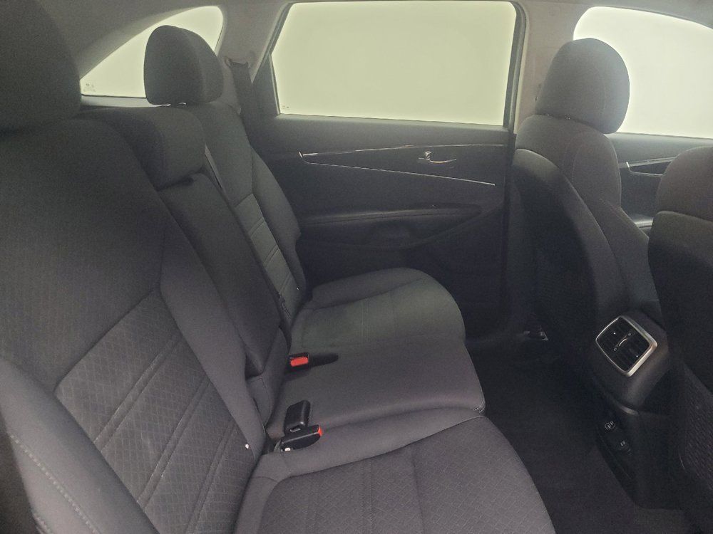 Used 2018 Kia Sorento AWD image 19