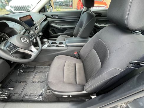 Used 2025 Nissan Altima 2.5 SV FWD image 28