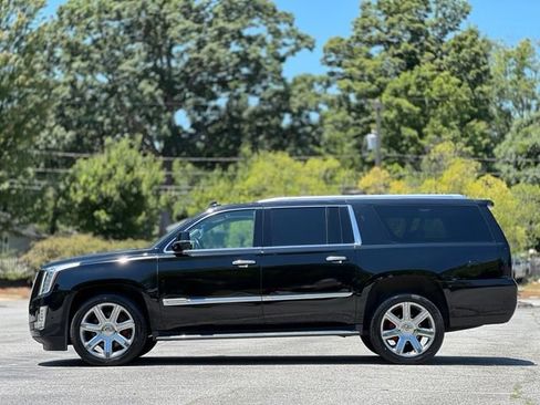 Used 2018 Cadillac Escalade ESV Premium Luxury RWD image 8
