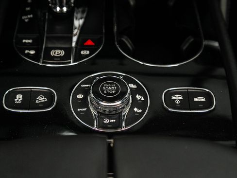 Used 2017 Bentley Bentayga image 41